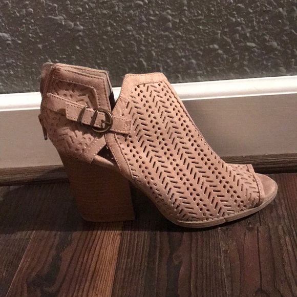 SHOES 👠 - Picture 2 of 3